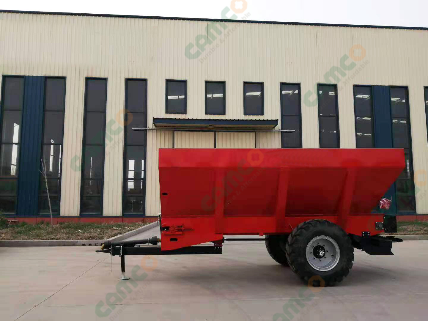 Manure Spreader of Model 2FGB-8YA is mostly used for base fertilizer spreading as well as seed manure in meadow and large farm land. They have a great performance in spreading different types of fertilizer such as organic-fertilizer, green manure and others.